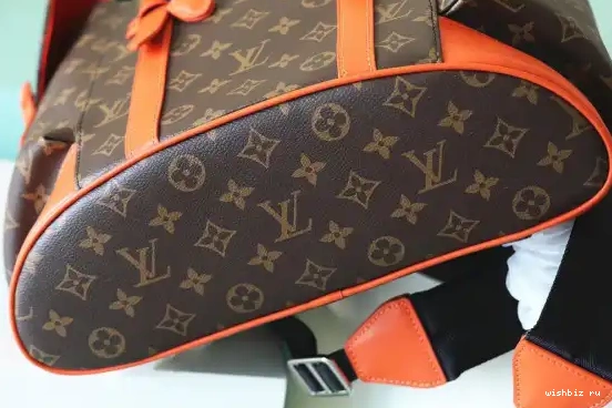 WIS CHRISTOPHER MM LOUIS VUITTON 0505